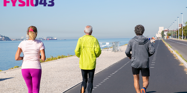 Frozen shoulder Mensen zijn aan het joggen langs het water en zijn door de fysiotherapeut behandeld aan hun frozen shoulder